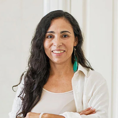 Thelma Olivera Instructora de Yoga en Ahara